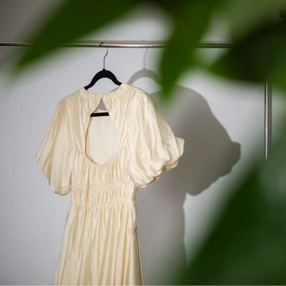 (SOLD) - MOON RIVER Women's Shirred Puff Sleeve Back Cut-Out Midi Dress - Size S - Picture 8 of 13